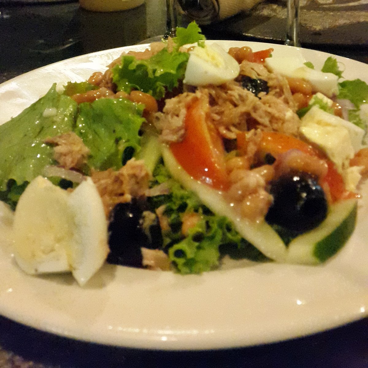 Ghanaian salad with tuna, egg and baked beans