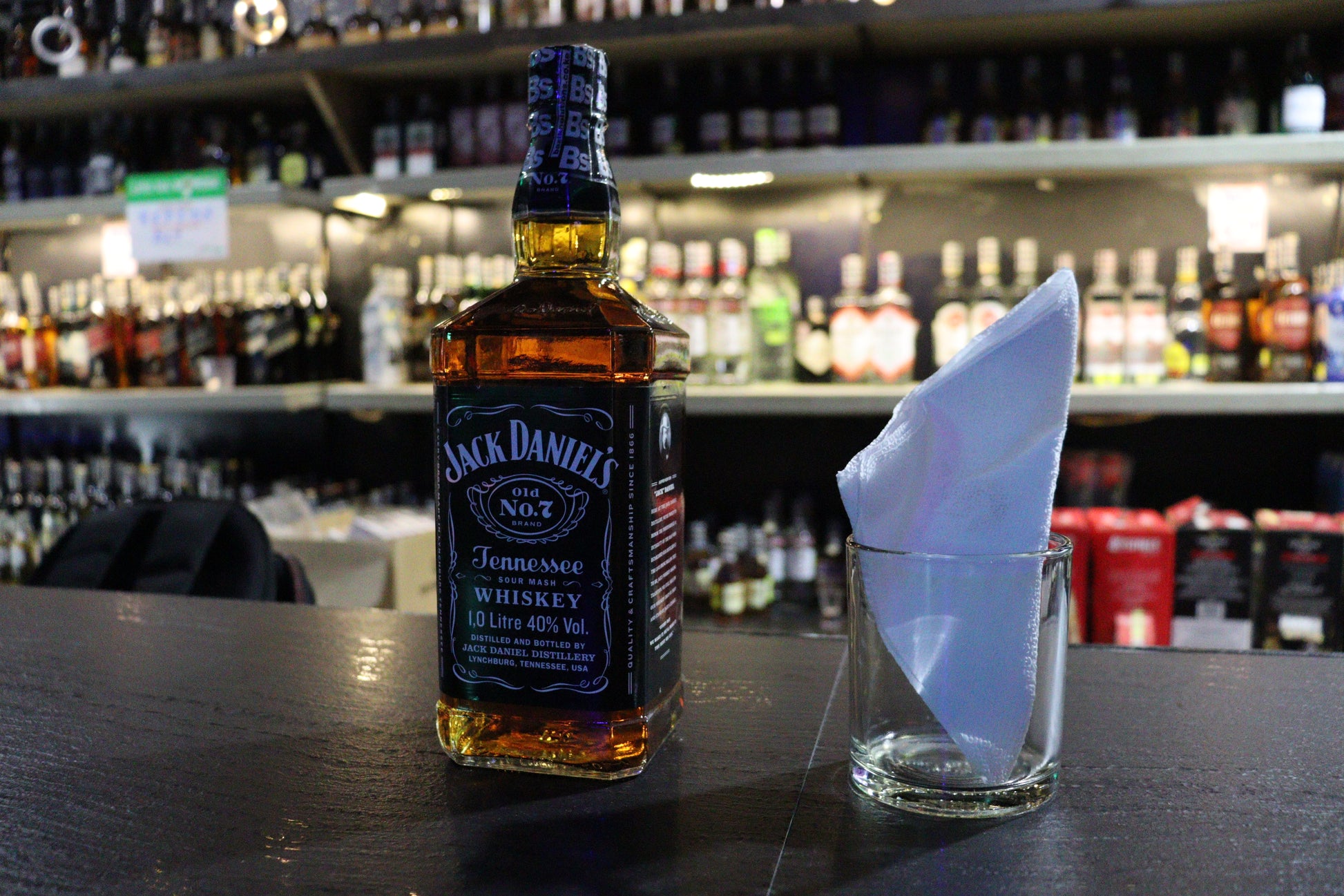 1 litre bottle of Jack Daniel's Old No. 7 Tennessee whiskey on a bar counter