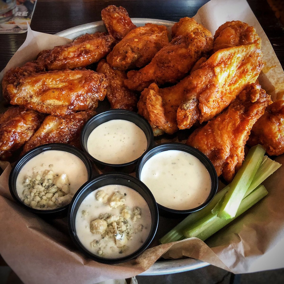 Buffalo wings with ranch dip